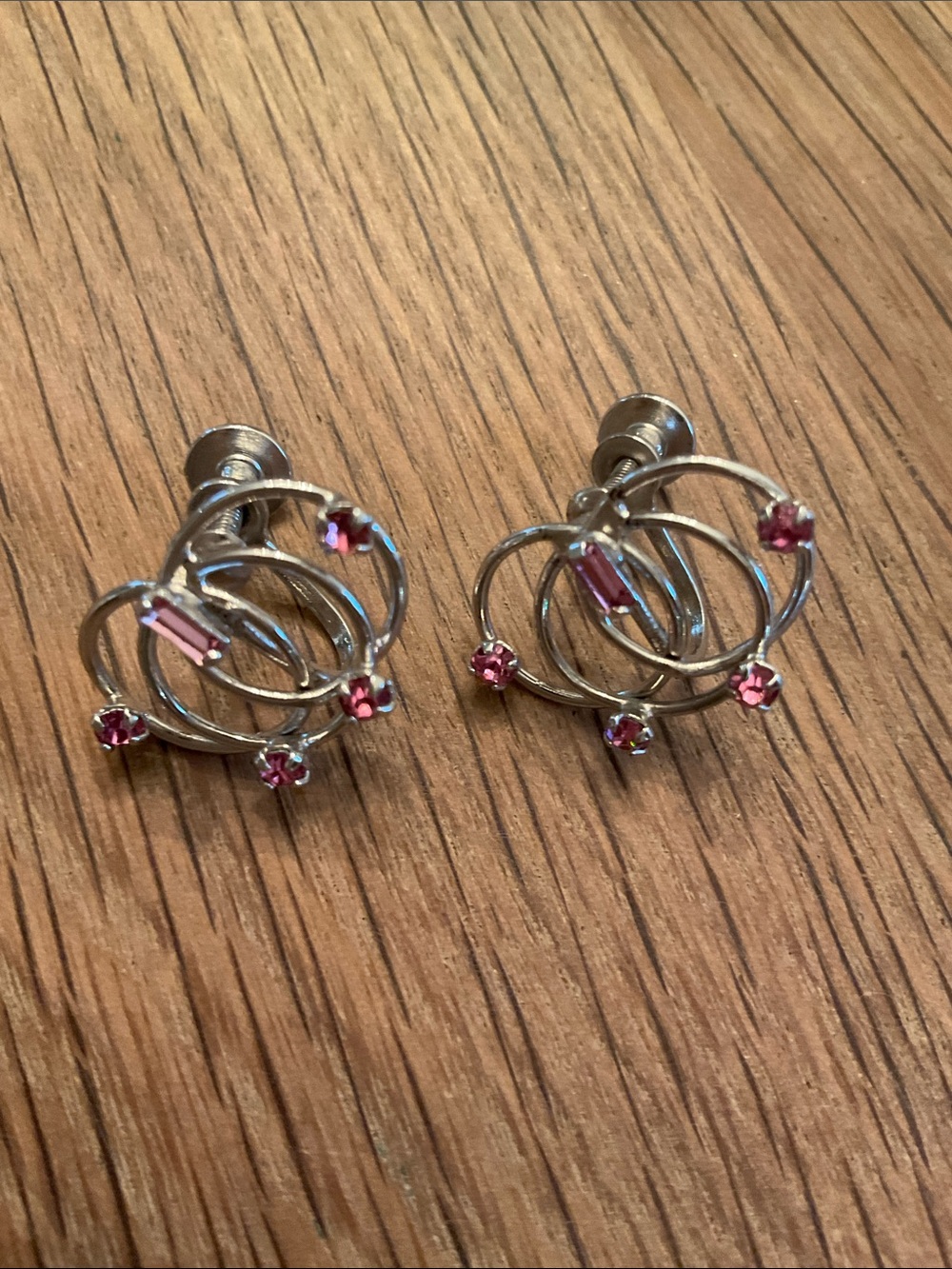 Vintage Costume Jewelry Set With Pink Crystals And Silver Tone Filigree. - Picture 4 of 5